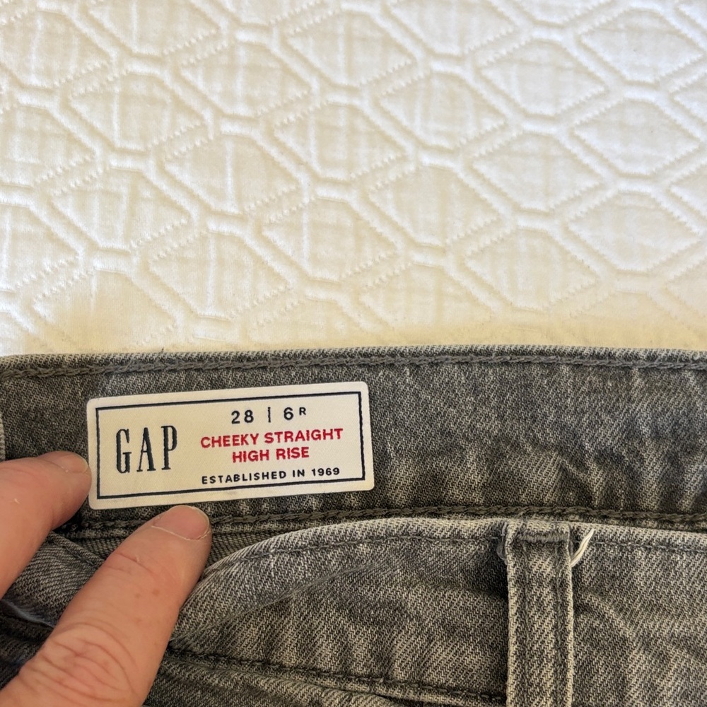 GAP High Rise Cheeky Straight Jeans in Gray